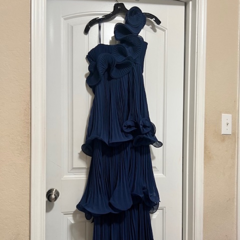 Pleated tiered gown with ruffles (Navy blue)